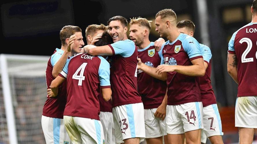 开云中国-今晚英超焦点战;密尔沃基雄鹿完成体检;目标明确;轮换策略成焦点-开云中国